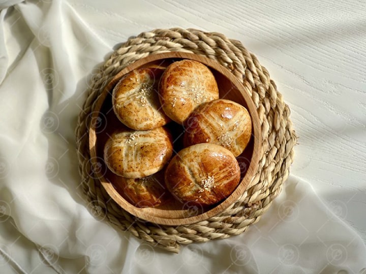 طرز تهیه کلوچه سیب و دارچین خانگی با بافتی نرم و خوشمزه طرز تهیه کلوچه سیب و دارچین خانگی با بافتی نرم و خوشمزه