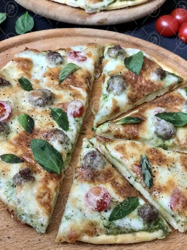 پخت پیتزا ریحان و گوشت قلقلی پخت پیتزا ریحان و گوشت قلقلی