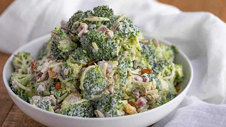 فوت و فن‌های تهیه سالاد کلم بروکلی و انار و گردو