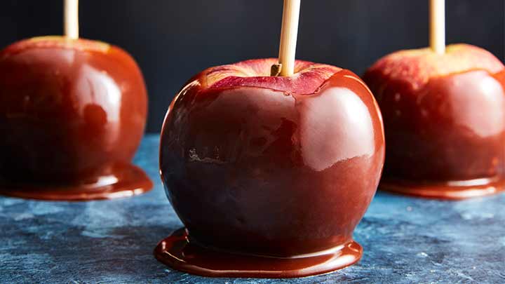 مراحل تهیه سیب کاراملی مراحل تهیه سیب کاراملی