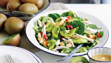 طرز تهیه سالاد مرغ با کیوی؛ خوشمزه و رژیمی