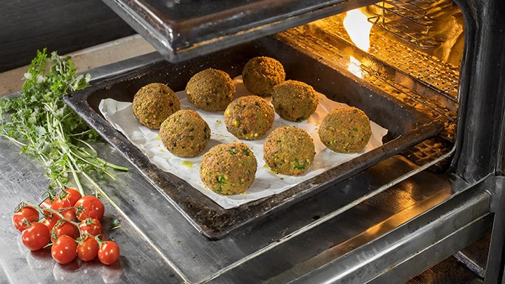 مراحل تهیه فلافل در فر