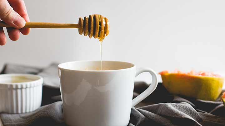 مراحل تهیه شربت گریپ فروت، زنجبیل و عسل