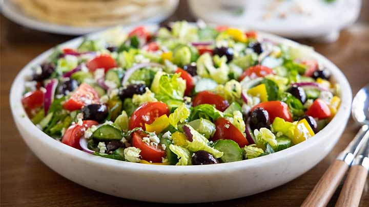 طرز تهیه سالاد یونانی با کلم