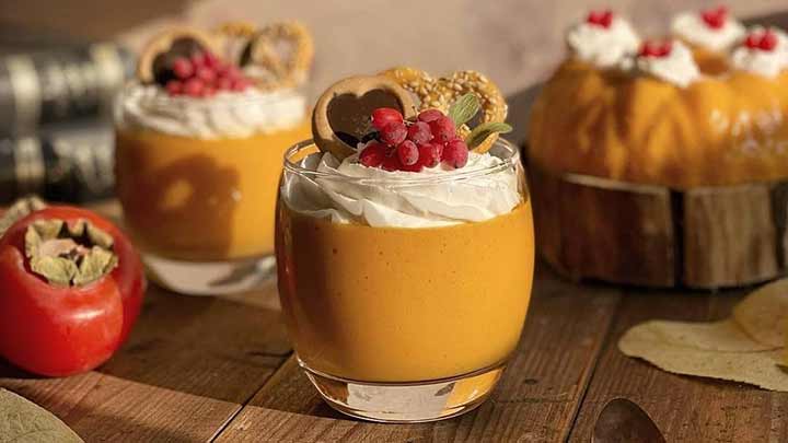 مراحل تهیه پودینگ خرمالو