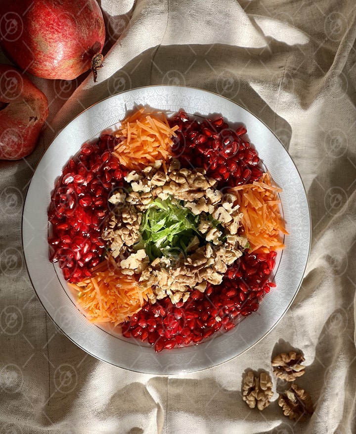 سالاد انار و کاهو مجلسی برای گیاه خواران و رژیمی سالاد انار و کاهو مجلسی برای گیاه خواران و رژیمی