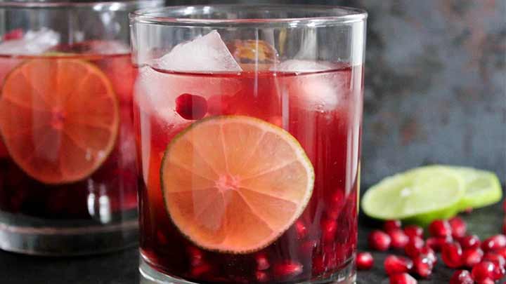 مراحل تهیه کوکتل انار با لیمو ترش مراحل تهیه کوکتل انار با لیمو ترش
