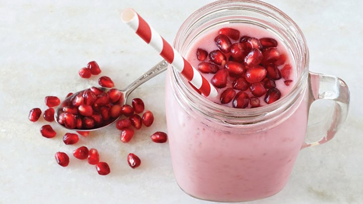 تزئین و سرو اسموتی انار تزئین و سرو اسموتی انار