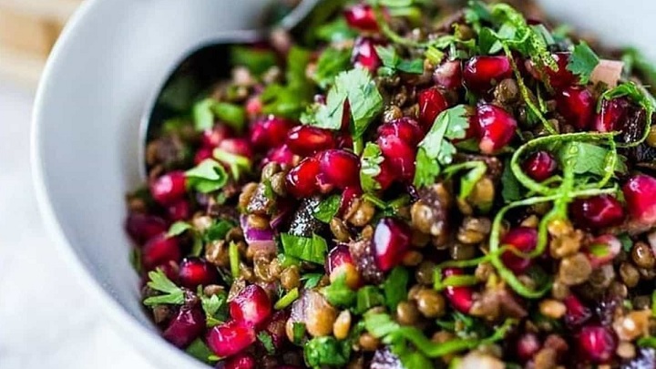 طرز تهیه سالاد عدس و لبو با برنج قهوهای طرز تهیه سالاد عدس و لبو با برنج قهوهای