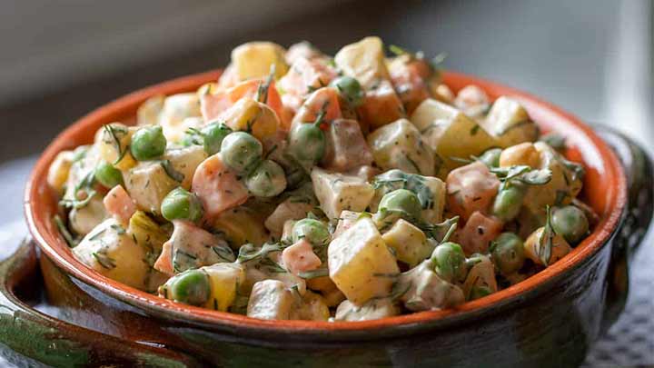 طرز تهیه سالاد روسی با مرغ