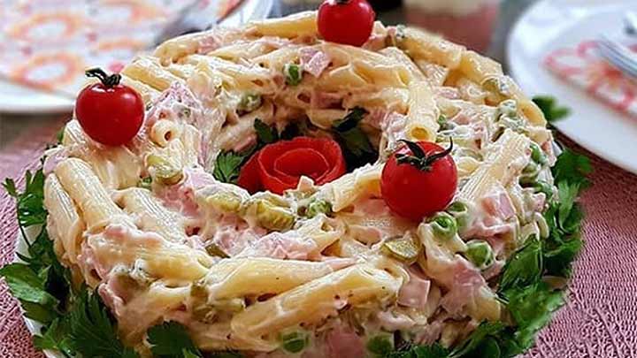 مراحل تهیه سالاد ماکارونی ترکیهای