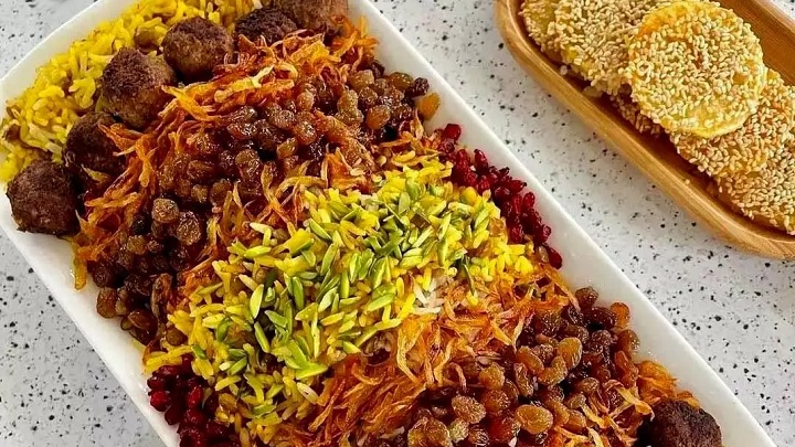 مراحل تهیه عدس پلو خرم آبادی