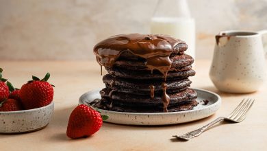 طرز تهیه پنکیک شکلاتی برای صبحانه؛ خوشمزه و پف‌دار