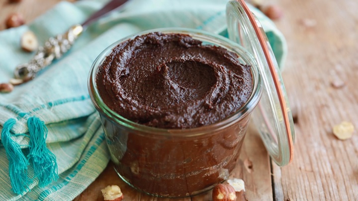 مراحل تهیه شکلات صبحانه با خرما و ارده مراحل تهیه شکلات صبحانه با خرما و ارده