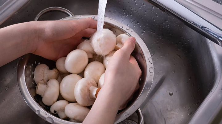 روش صحیح شستن قارچ 