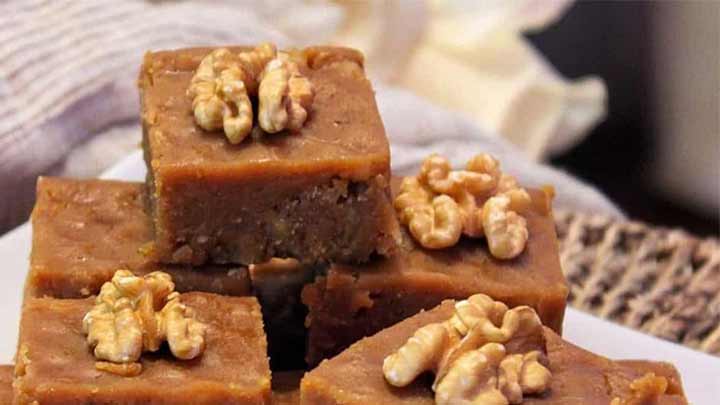 مراحل تهیه حلوای گردویی سنتی مراحل تهیه حلوای گردویی سنتی