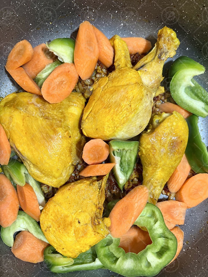 مراحل تهیه خورشت مرغ به روش رستورانی