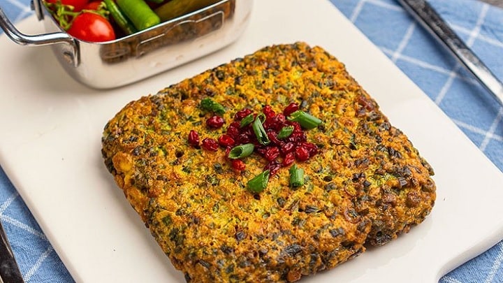 کوکوی پیازچه از غذاهای کم هزینه و ارزان کوکوی پیازچه از غذاهای کم هزینه و ارزان