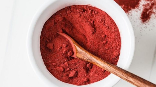 7 طرز تهیه پودر لبو قرمز یا چغندر خانگی؛ برای تزیین انواع غذا - مجله اکالا