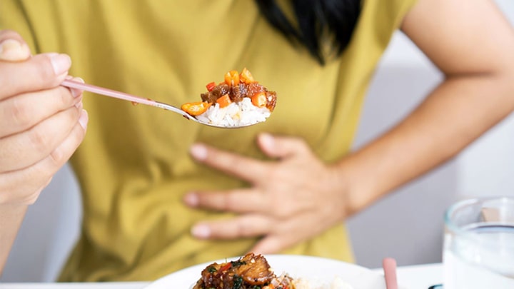 بهترین زمان خوردن شام برای افرادی که رفلاکس معده دارند