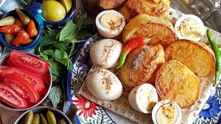 یرآلما یومورتا از غذاهای کم هزینه و ارزان یرآلما یومورتا از غذاهای کم هزینه و ارزان