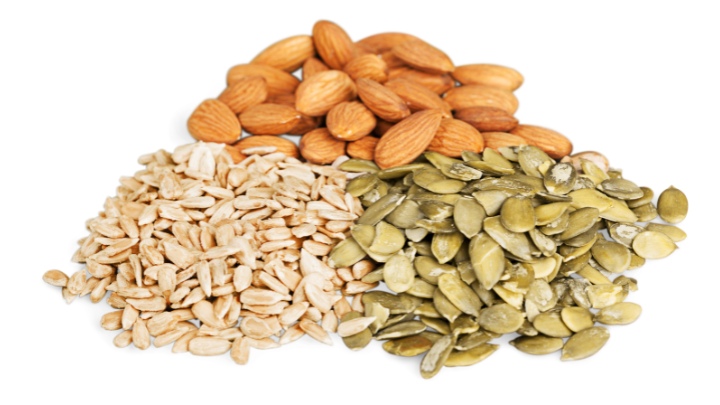 بادام و آجیل از غذاهای مناسب برای سیستم ایمنی بدن