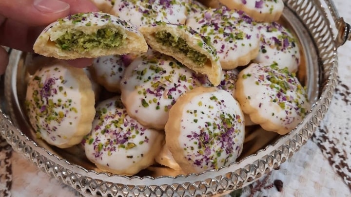 مراحل تهیه شیرینی آلستین