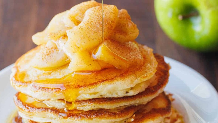 نکات و فوت و فنهای تهیه پنکیک سیب و دارچین نکات و فوت و فنهای تهیه پنکیک سیب و دارچین