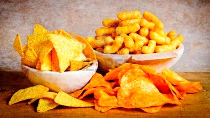خوردن چیپس قبل از خواب از عادت غذایی بد برای خواب