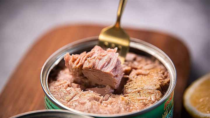 خوردن کنسروهای گوشت قبل از خواب از عادت غذایی بد برای خواب