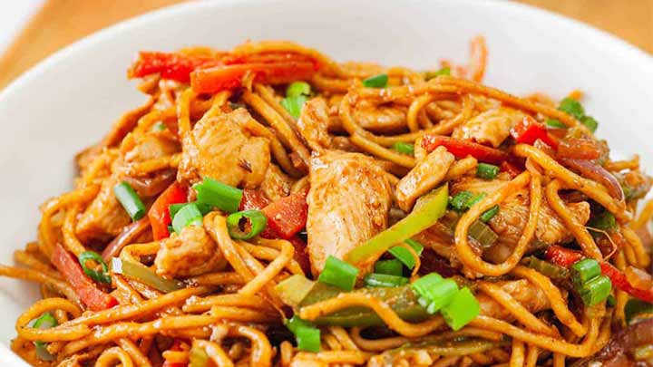 مراحل تهیه نودل مرغ مراحل تهیه نودل مرغ