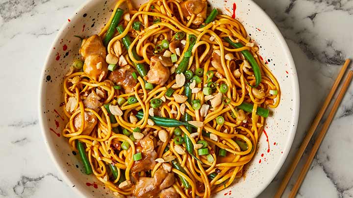 نکات و فوت و فنهای تهیه نودل مرغ نکات و فوت و فنهای تهیه نودل مرغ