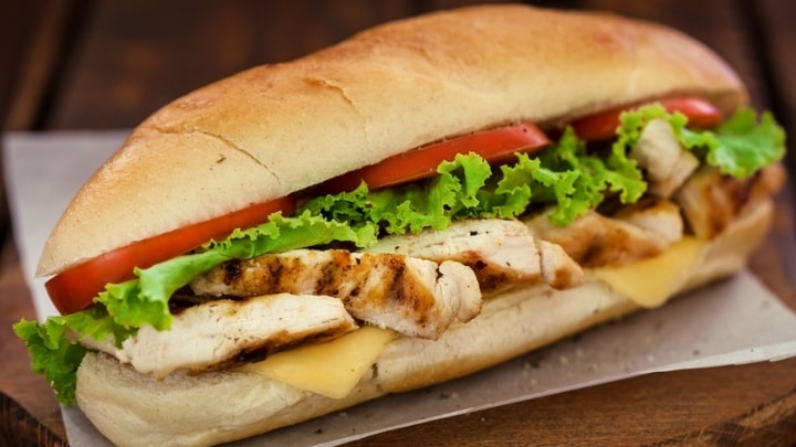 نکات و فوت و فنهای تهیه ساندویچ مرغ با سس مخصوص نکات و فوت و فنهای تهیه ساندویچ مرغ با سس مخصوص