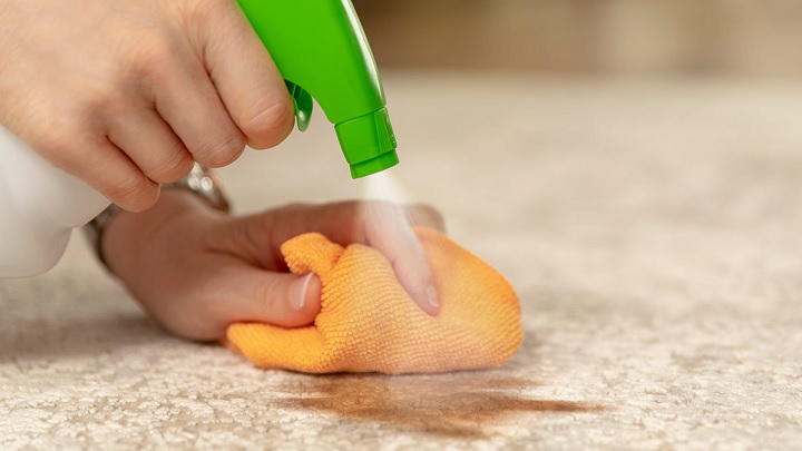 از بین بردن لکه چای و قهوه از فرش روشن از بین بردن لکه چای و قهوه از فرش روشن