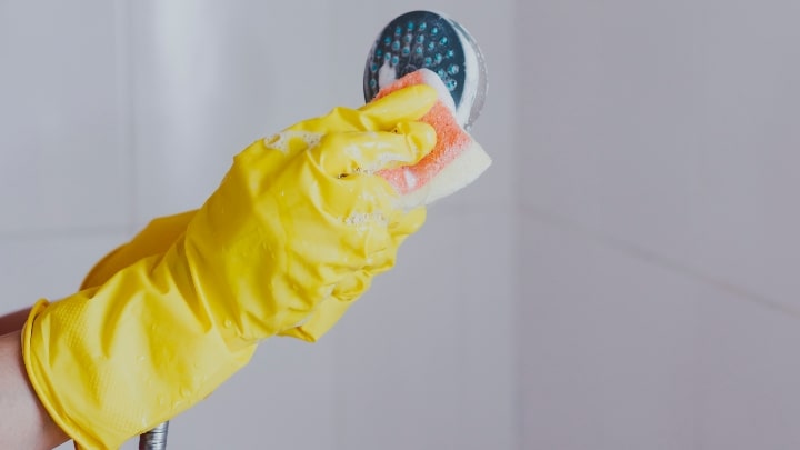 نحوه تمیز کردن صفحه فیلتر در سر دوش نحوه تمیز کردن صفحه فیلتر در سر دوش