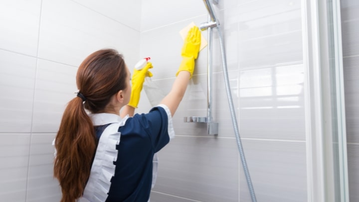 نحوه حذف رسوبات مواد معدنی از سر دوش