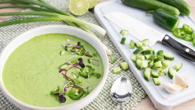 طرز تهيه سوپ خيار به صورت خامهای؛ ساده و خوشمزه