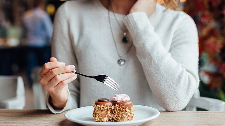 افزایش قند خون از عوارض خوردن دسر بعد از شام افزایش قند خون از عوارض خوردن دسر بعد از شام