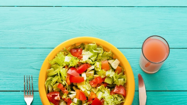 سالاد از خوراکیهای غیرمجاز با معده خالی سالاد از خوراکیهای غیرمجاز با معده خالی