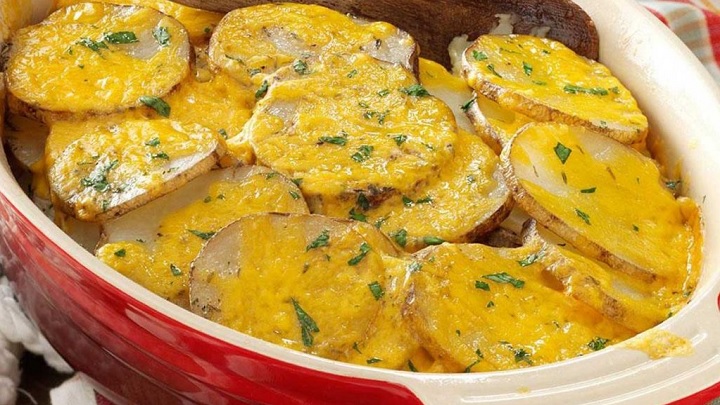 طرز تهیه سیب زمینی پنیری به روش رستورانی طرز تهیه سیب زمینی پنیری به روش رستورانی