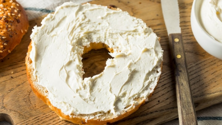 پنیر خامه ای خوشمزه به روش خانگی پنیر خامه ای خوشمزه به روش خانگی