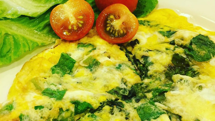 طرز تهیه املت کاهو با پودر نان سوخاری