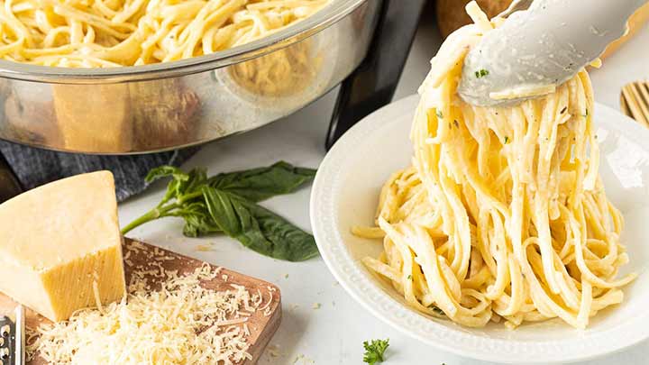 مراحل تهیه نودل پنیری مراحل تهیه نودل پنیری