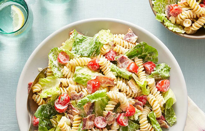 طرز تهیه سالاد ماکارونی با کاهو 