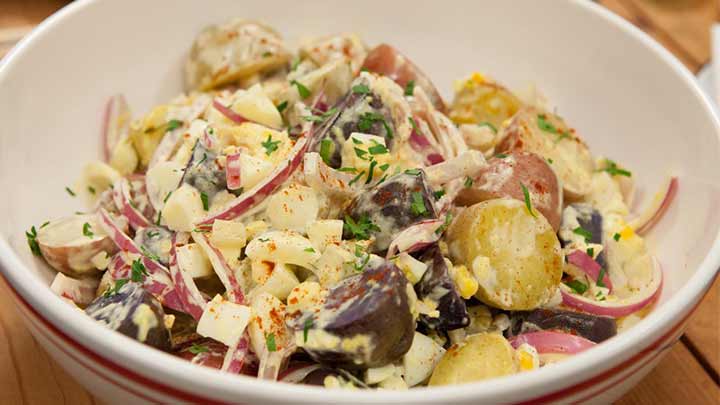 مراحل تهیه سالاد ماکارونی با سیب زمینی مراحل تهیه سالاد ماکارونی با سیب زمینی