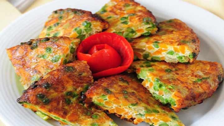 مراحل تهیه کوکو سیب زمینی با هویج مراحل تهیه کوکو سیب زمینی با هویج