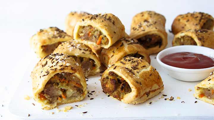 مراحل پخت رولت سیب زمینی مراحل پخت رولت سیب زمینی