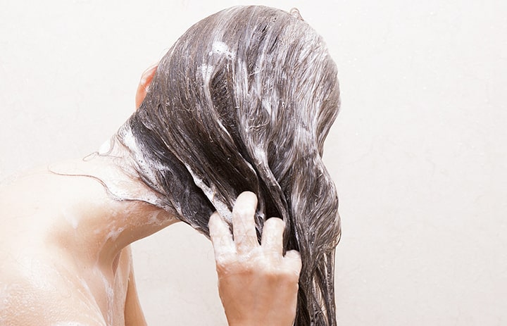 انتخاب شوینده مناسب و حفظ رطوبت مو انتخاب شوینده مناسب و حفظ رطوبت مو