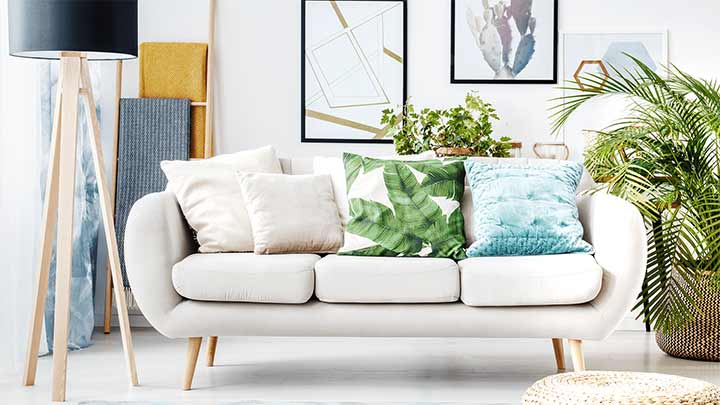 استفاده از کوسن‌های بهاری از تغییرات کوچک در خانه تکانی