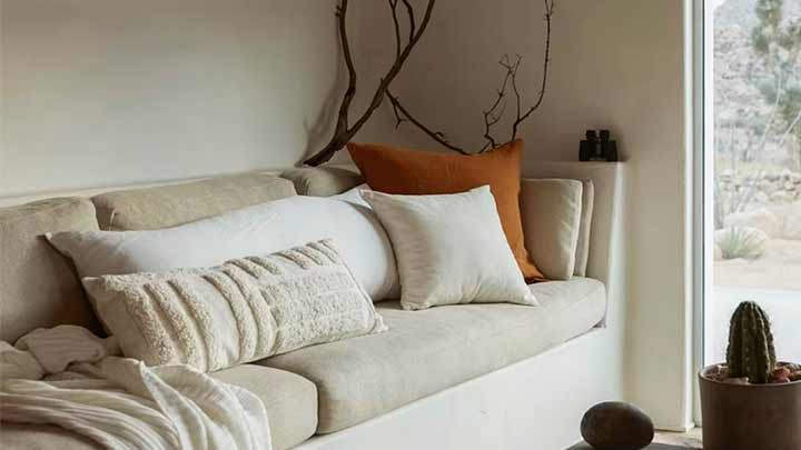 تغییر چینش مبل‌ها از تغییرات کوچک در خانه تکانی